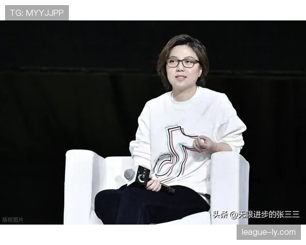刷到张楠拎菜篮子跟小区保安聊家常，我这颗吃瓜心怎么安放